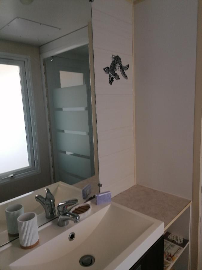 Hotel Le domaine des iscles à La Roque-d'Antheron Extérieur photo