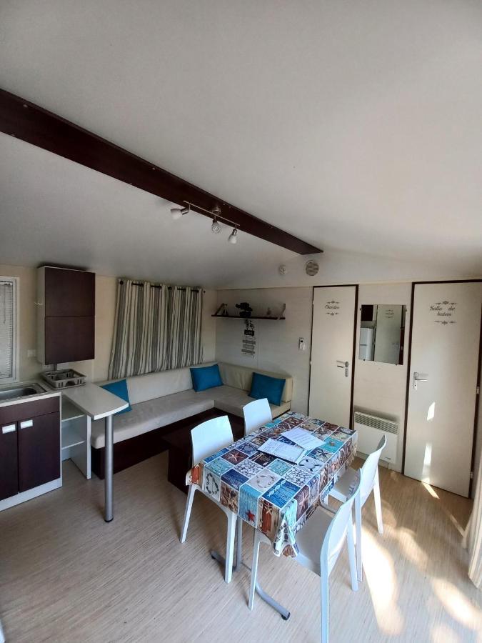 Hotel Le domaine des iscles à La Roque-d'Antheron Extérieur photo