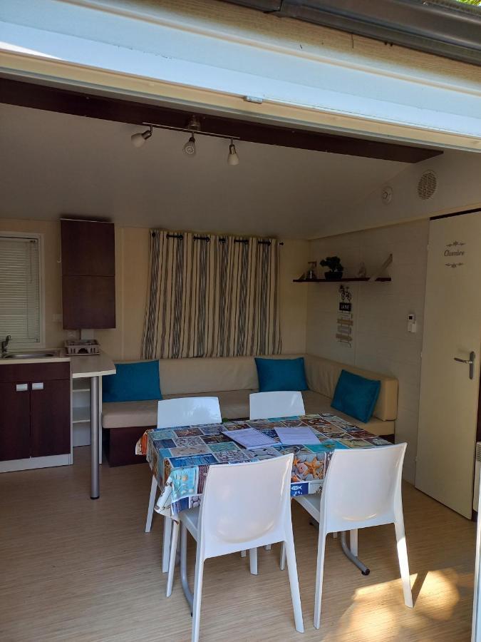 Hotel Le domaine des iscles à La Roque-d'Antheron Extérieur photo